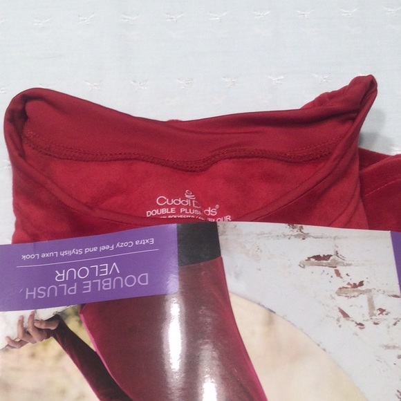 Cuddl Duds Double Plush Velour Crimson Long Sleeve Crew with Thumbholes - Picture 2 of 7